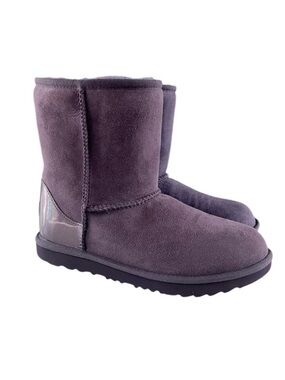 UGG CLASSIC SHORT II METALLIC PORT purple BOOTS kids Size 4